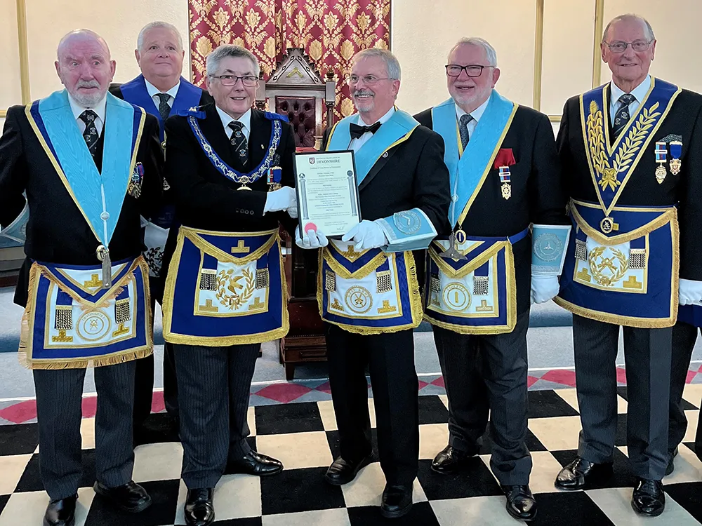 W.Bro Steve Cooling receives 50 years certificate