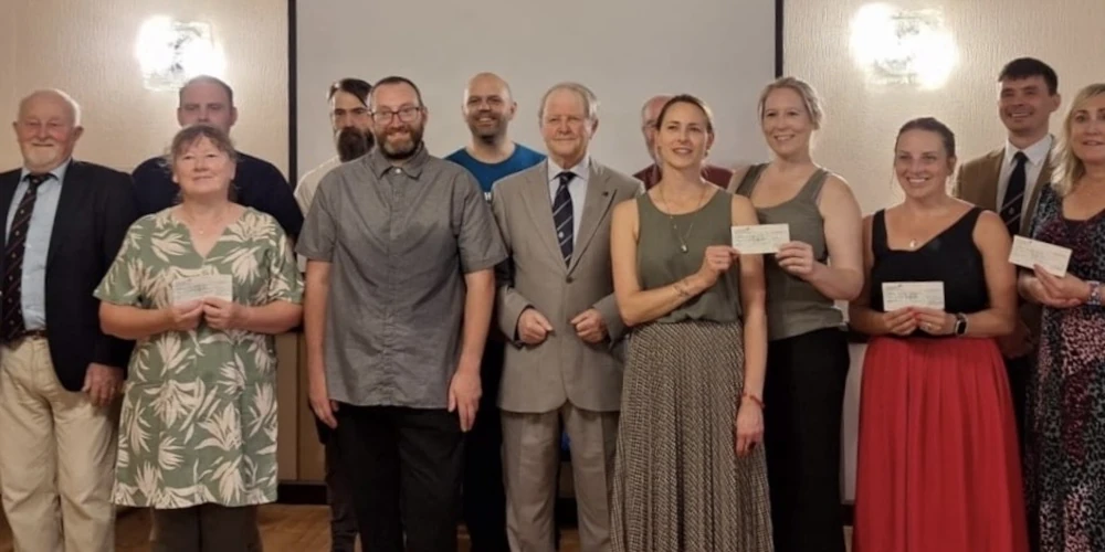 Representatives from the Lodge as well as from the various community organisations receiving their cheques